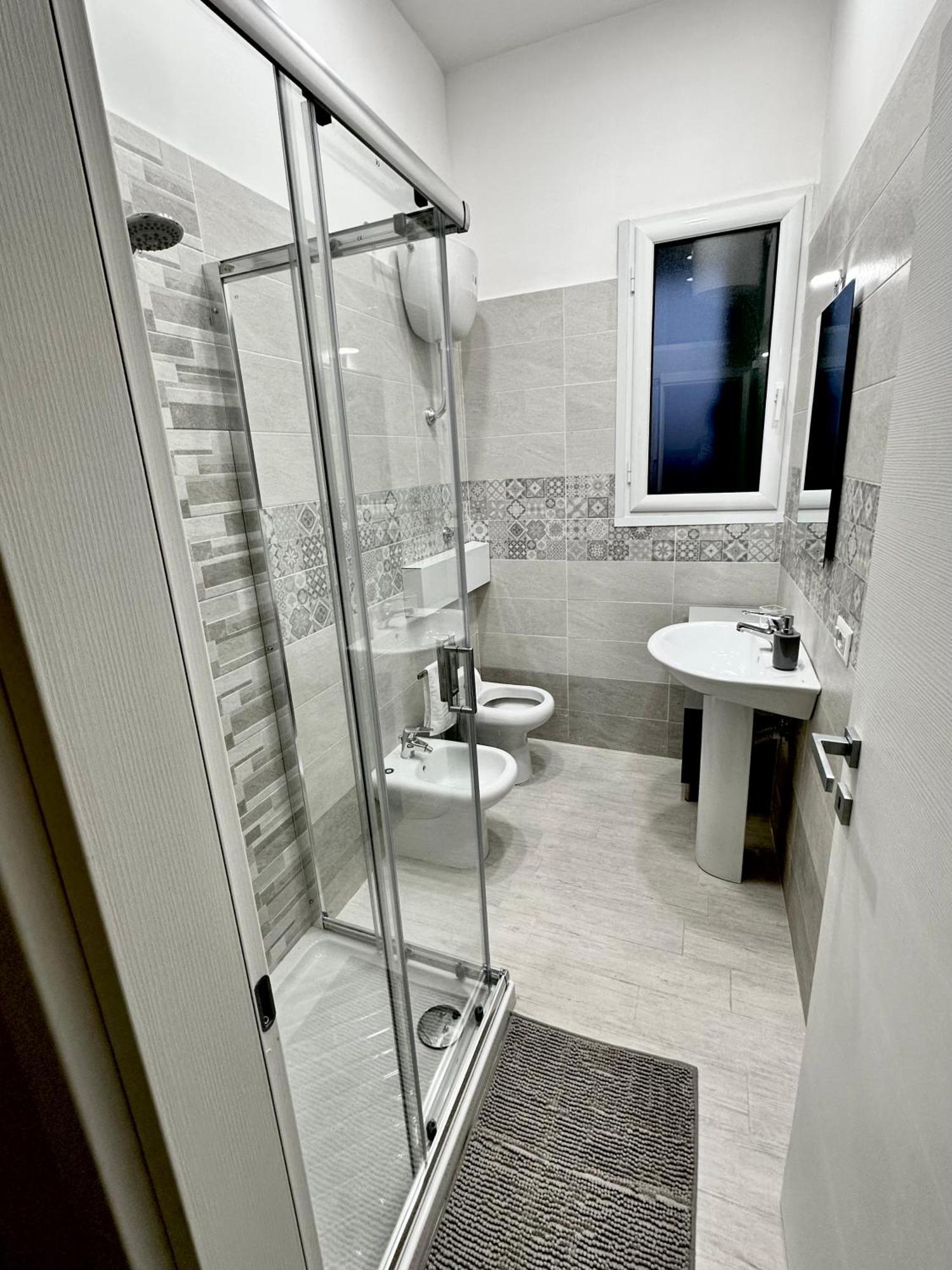 Napule House - Napoli Appartamento In Centro ภายนอก รูปภาพ