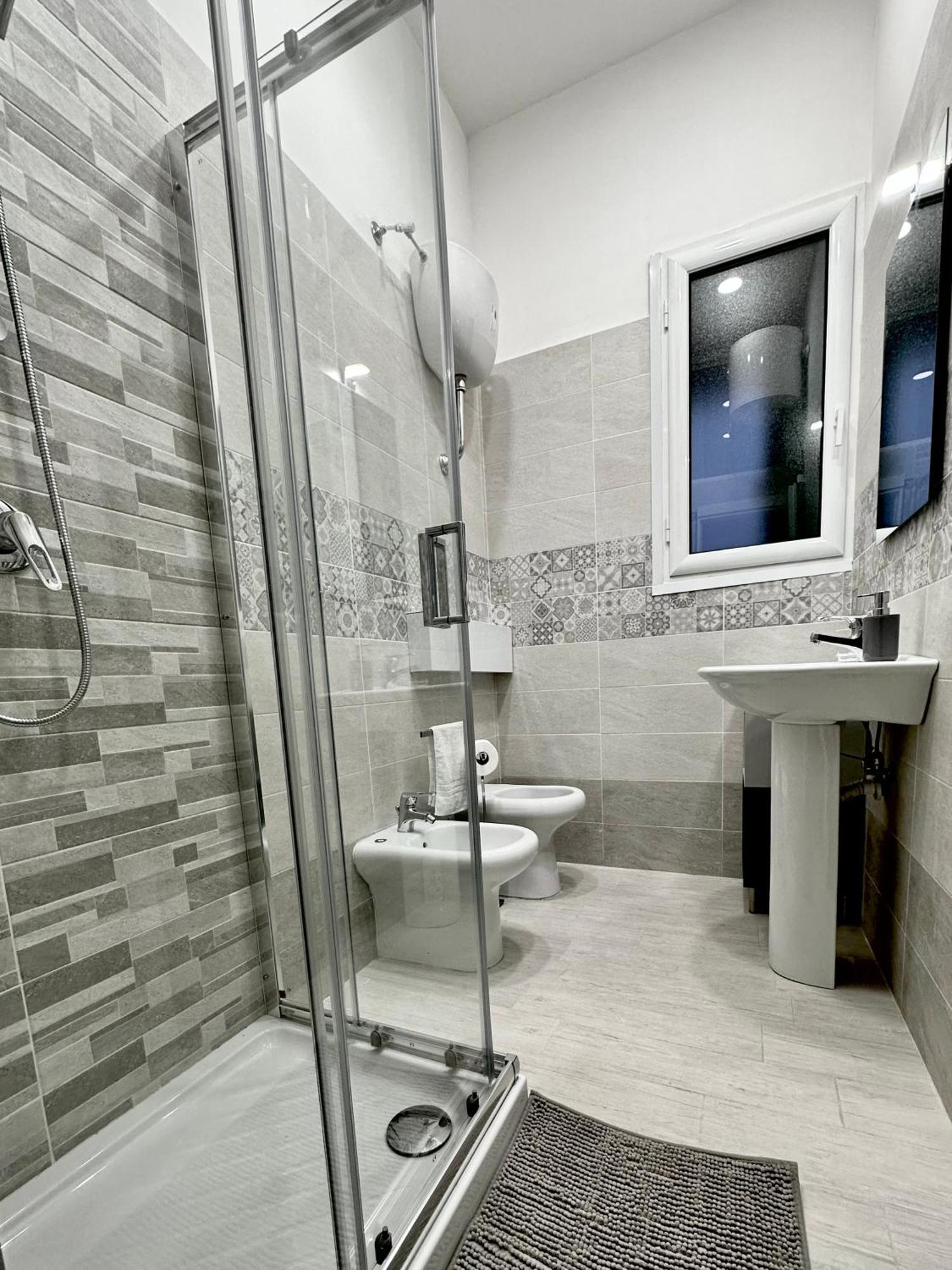 Napule House - Napoli Appartamento In Centro ภายนอก รูปภาพ