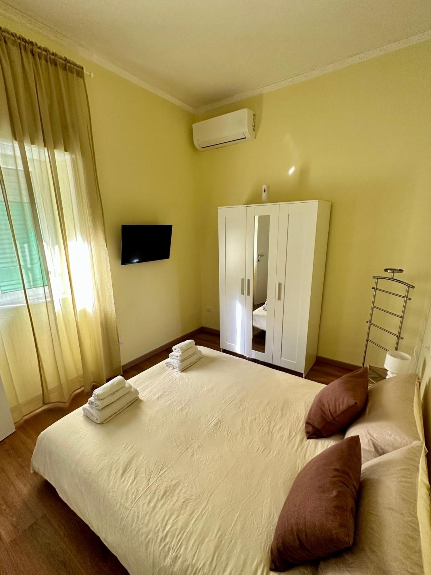 Napule House - Napoli Appartamento In Centro ภายนอก รูปภาพ